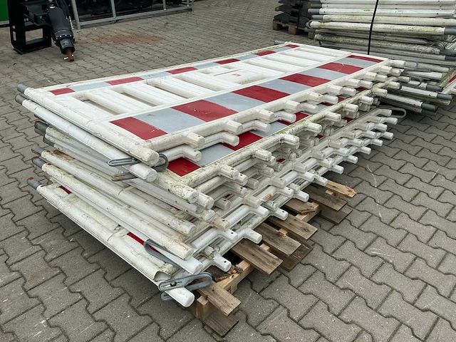 Afzethekken rood/wit kunststof - afbeelding 3 van  4