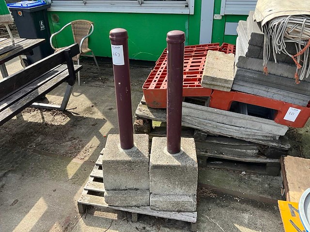 Afzetpaal met beton (2x) - afbeelding 1 van  4