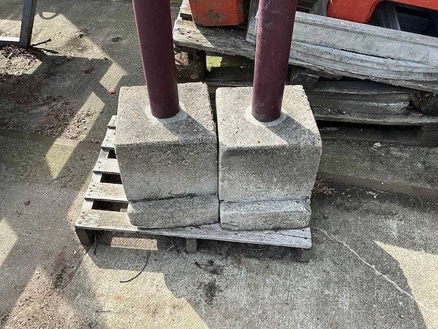 Afzetpaal met beton (2x) - afbeelding 2 van  4