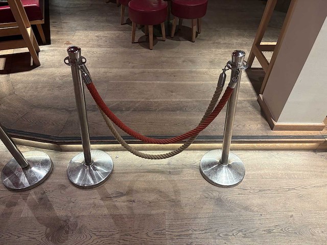 Afzetpaal met koord (4x) - afbeelding 3 van  4