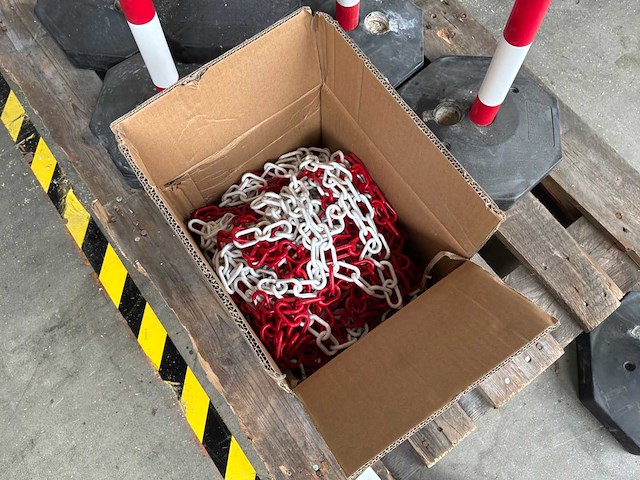 Afzetpalen met ketting (18x) - afbeelding 3 van  4