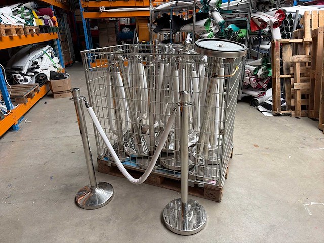 Afzetpalen met koord (19x) - afbeelding 1 van  5