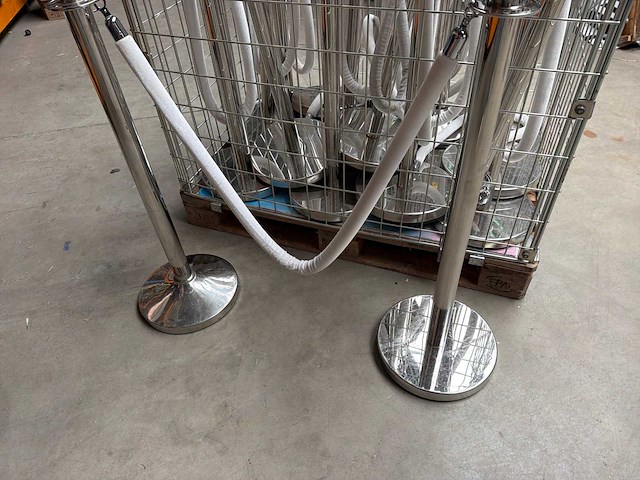 Afzetpalen met koord (19x) - afbeelding 2 van  5