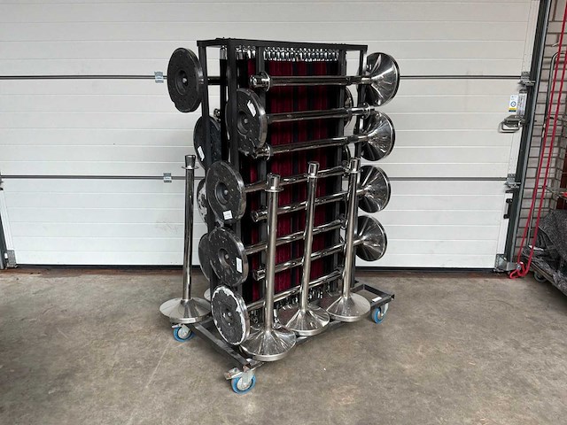 Afzetpalen op transportkar - afbeelding 1 van  4