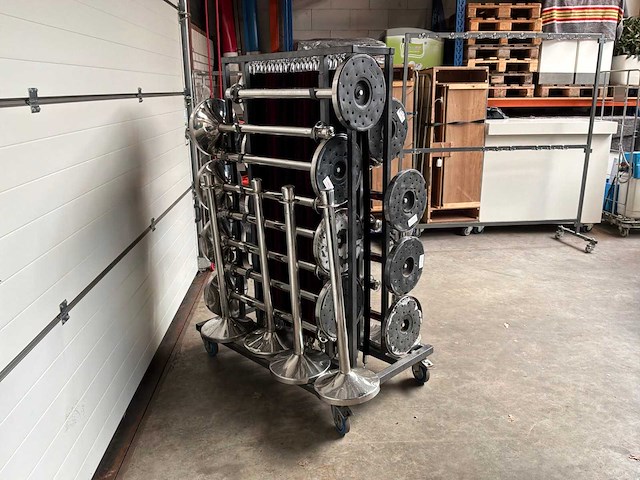 Afzetpalen op transportkar - afbeelding 3 van  4