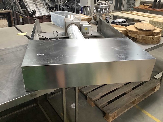 Afzuig kap t.b.v. een oven - suction hood - afbeelding 1 van  4