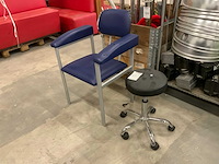 Aga bloedafname stoel en tabouret - afbeelding 2 van  5