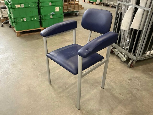 Aga bloedafname stoel en tabouret - afbeelding 3 van  5