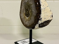 Agaat geode op metalen standaard - afbeelding 2 van  4