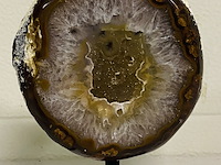 Agaat geode op metalen standaard - afbeelding 4 van  4
