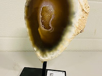 Agaat geode op metalen standaard - afbeelding 1 van  5