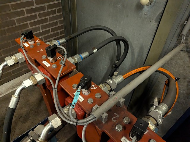 Aggregaat voor hydraulische pompen in container, 1999 - afbeelding 16 van  32