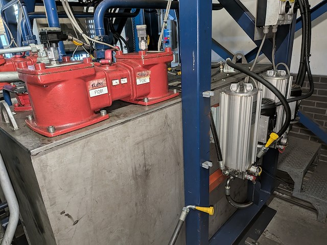 Aggregaat voor hydraulische pompen in container, 1999 - afbeelding 19 van  32