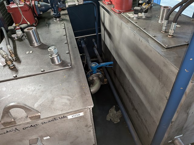Aggregaat voor hydraulische pompen in container, 1999 - afbeelding 20 van  32