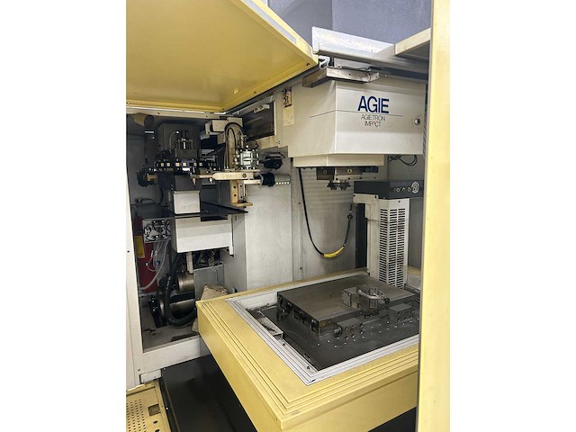 Agie - agietron impact 3 - die sinking edm machine - 2003 - afbeelding 12 van  14
