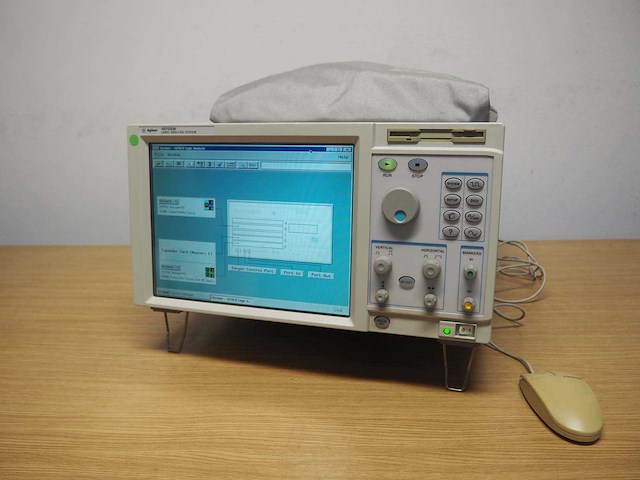 Agilent - 16702b - logic analysis system - afbeelding 1 van  9