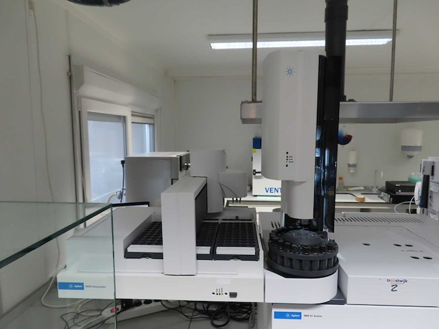 Agilent - 2019 - 8860 - gas chromatograaf systeem - afbeelding 8 van  18