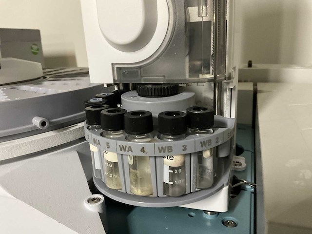 Agilent technologies 6890n gaschromatograaf - afbeelding 10 van  12