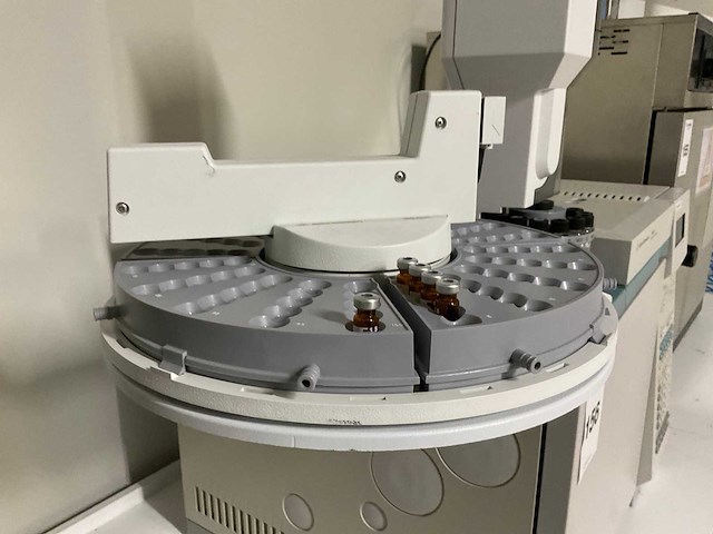 Agilent technologies 6890n gaschromatograaf - afbeelding 11 van  12