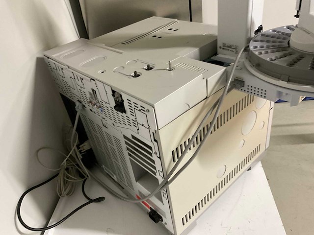 Agilent technologies 6890n gaschromatograaf - afbeelding 12 van  12