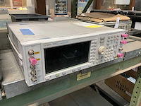 Agilent technologies e4433b signal generator - afbeelding 4 van  4