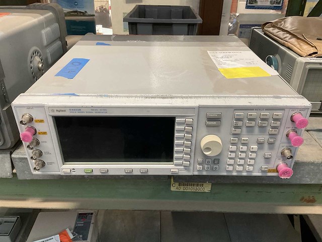Agilent technologies e4433b signal generator - afbeelding 2 van  4
