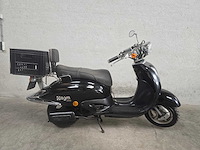 Agm - brom scooter - retro 4t - brommer 45km uitvoering d522nz - afbeelding 1 van  3