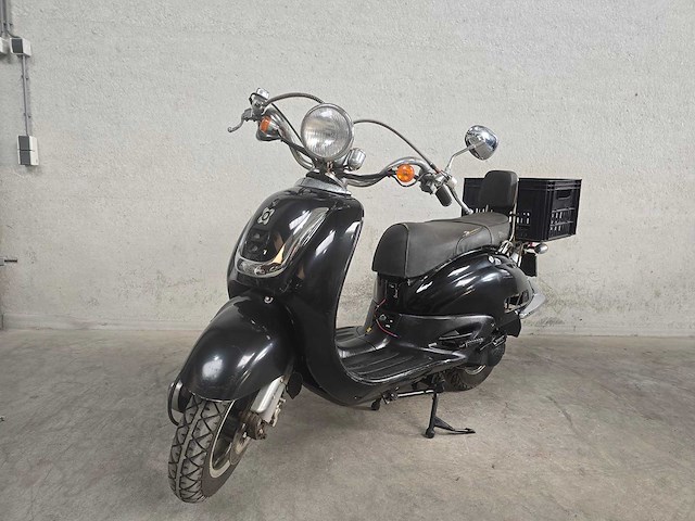 Agm - brom scooter - retro 4t - brommer 45km uitvoering d522nz - afbeelding 2 van  3