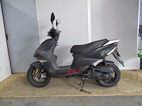 Agm - bromscooter - r8 sport - scooter - afbeelding 1 van  11