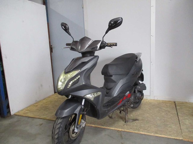 Agm - bromscooter - r8 sport - scooter - afbeelding 4 van  11