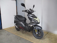 Agm - bromscooter - r8 sport - scooter - afbeelding 7 van  11