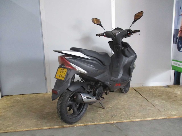 Agm - bromscooter - r8 sport - scooter - afbeelding 9 van  11