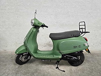 Agm - bromscooter - vx50 - brommer - afbeelding 1 van  2