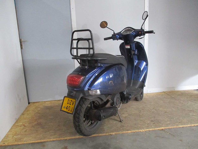 Agm - bromscooter - vx50 plus injectie - scooter - afbeelding 9 van  11
