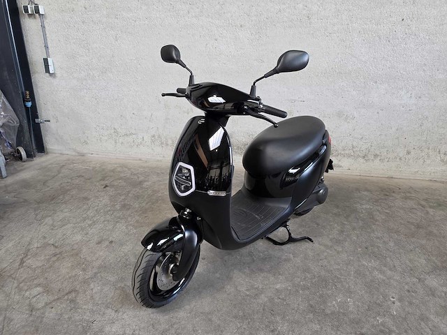 Agm - snorscooter - eco - elektrische 25km uitvoering fdh35l - afbeelding 1 van  5