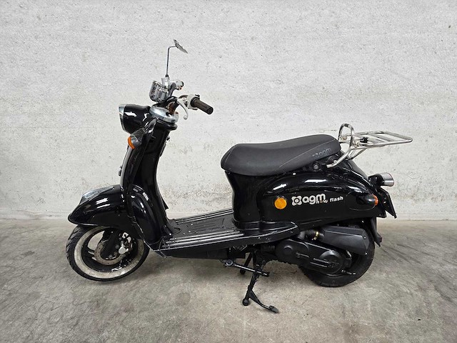 Agm - snorscooter - new flash - 4t 25km uitvoering f323sn - afbeelding 1 van  7