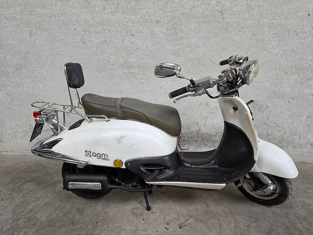 Agm - snorscooter - retro - 4t 25km uitvoering brommer f969tl - afbeelding 1 van  1