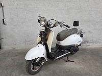 Agm - snorscooter - retro - 4t 25km uitvoering brommer f969tl - afbeelding 1 van  5