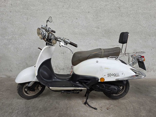 Agm - snorscooter - retro - 4t 25km uitvoering brommer f969tl - afbeelding 1 van  7