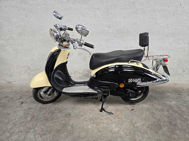 Agm - snorscooter - retro - 4t 25km uitvoering d847hr - afbeelding 1 van  7