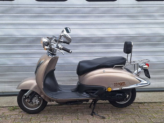 Agm grande retro 25 km snorscooter 4takt - afbeelding 1 van  7