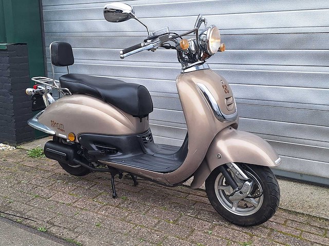 Agm grande retro 25 km snorscooter 4takt - afbeelding 7 van  7