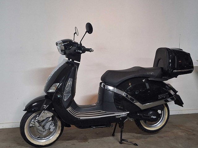 Agm lx 25km snorscooter 4-takt - afbeelding 2 van  7