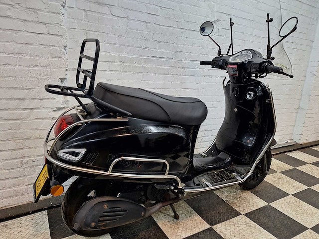 Agm vx50 45 km bromscooter 4takt - afbeelding 5 van  7