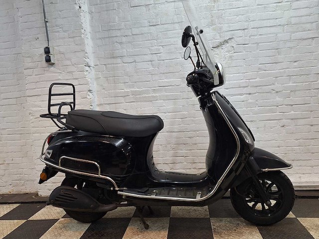 Agm vx50 45 km bromscooter 4takt - afbeelding 6 van  7