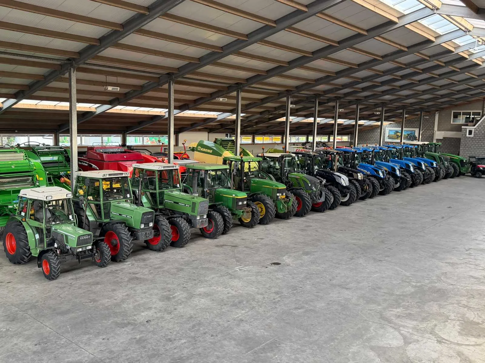Agrarische machines, tractoren, grondverzetmachines en onderdelen