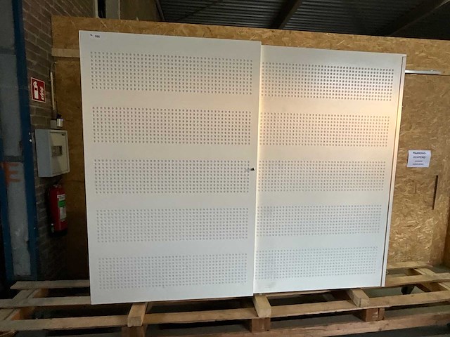 Ahrend - akoestische schuifdeurkast 240x195x50cm - afbeelding 1 van  5