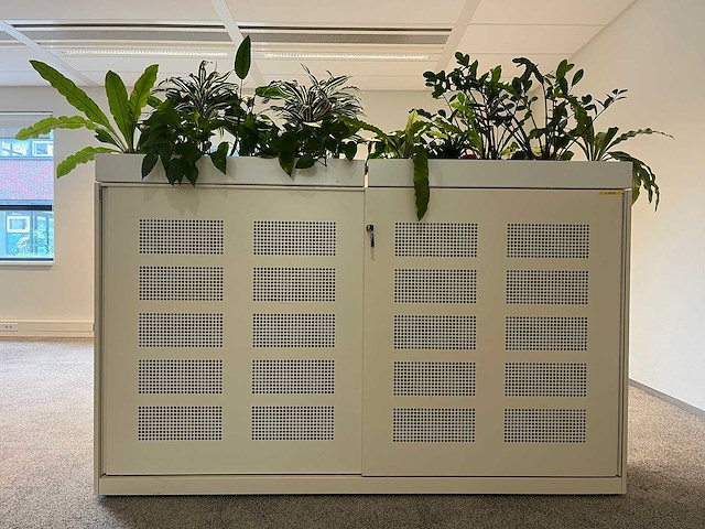Ahrend - akoestische schuifdeurkast met planten - afbeelding 1 van  5