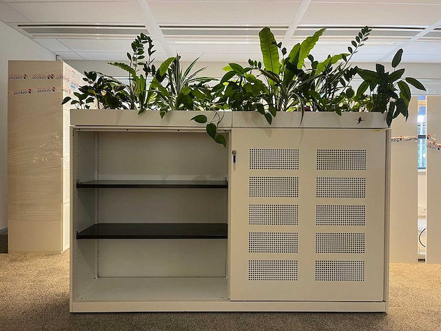 Ahrend - akoestische schuifdeurkast met planten - afbeelding 9 van  16