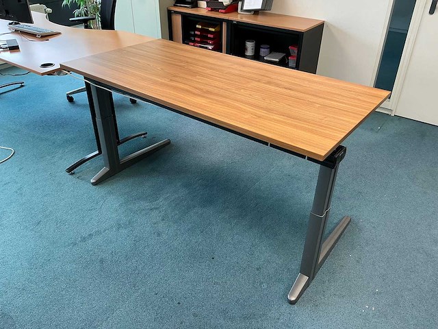 Ahrend - bureau - afbeelding 1 van  4